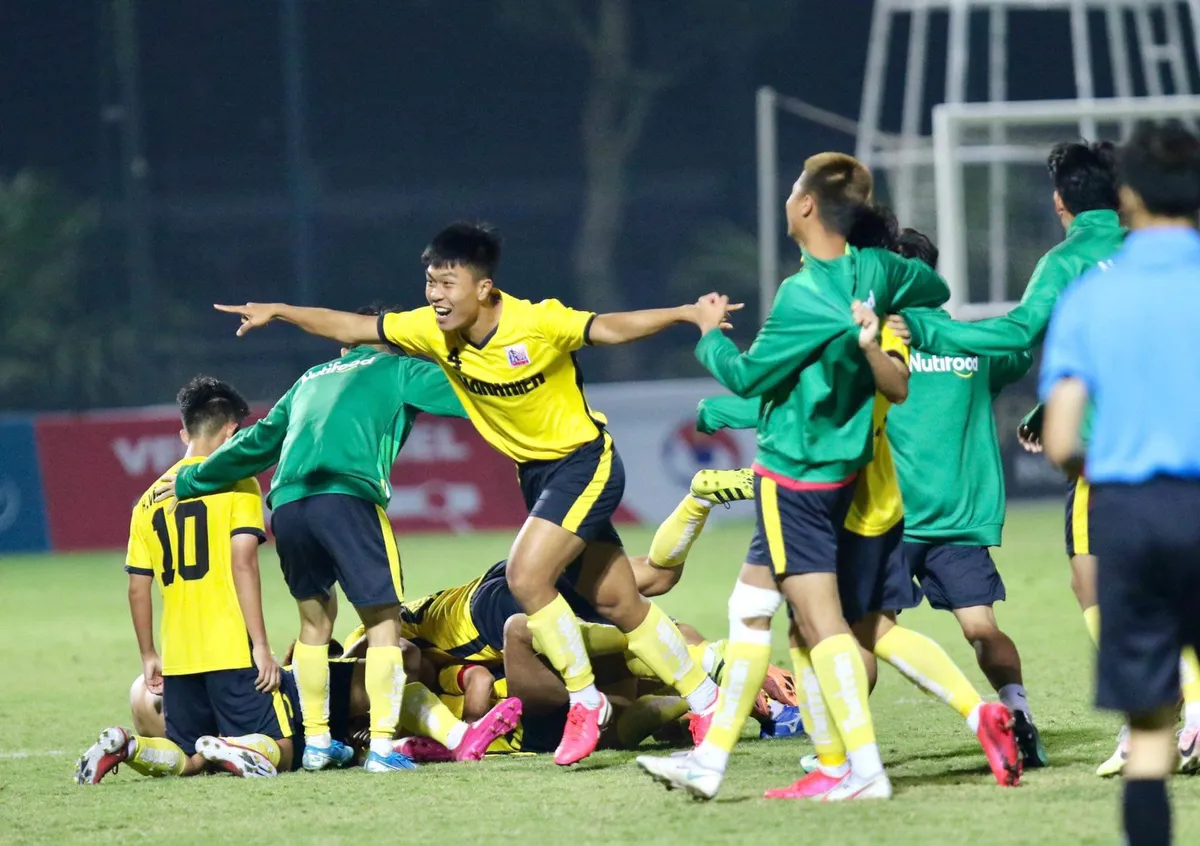 Thắng kịch tính U21 Hà Nội, HVBĐ Nutifood vô địch Giải bóng đá U21 Quốc gia 2021 - Ảnh 2. Thắng kịch tính U21 Hà Nội, HVBĐ Nutifood vô địch Giải bóng đá U21 Quốc gia 2021 - Ảnh 2.