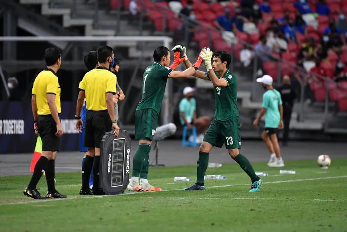 HLV Polking giải thích lý do thay thủ môn trong trận chung kết AFF Cup - Ảnh 1.