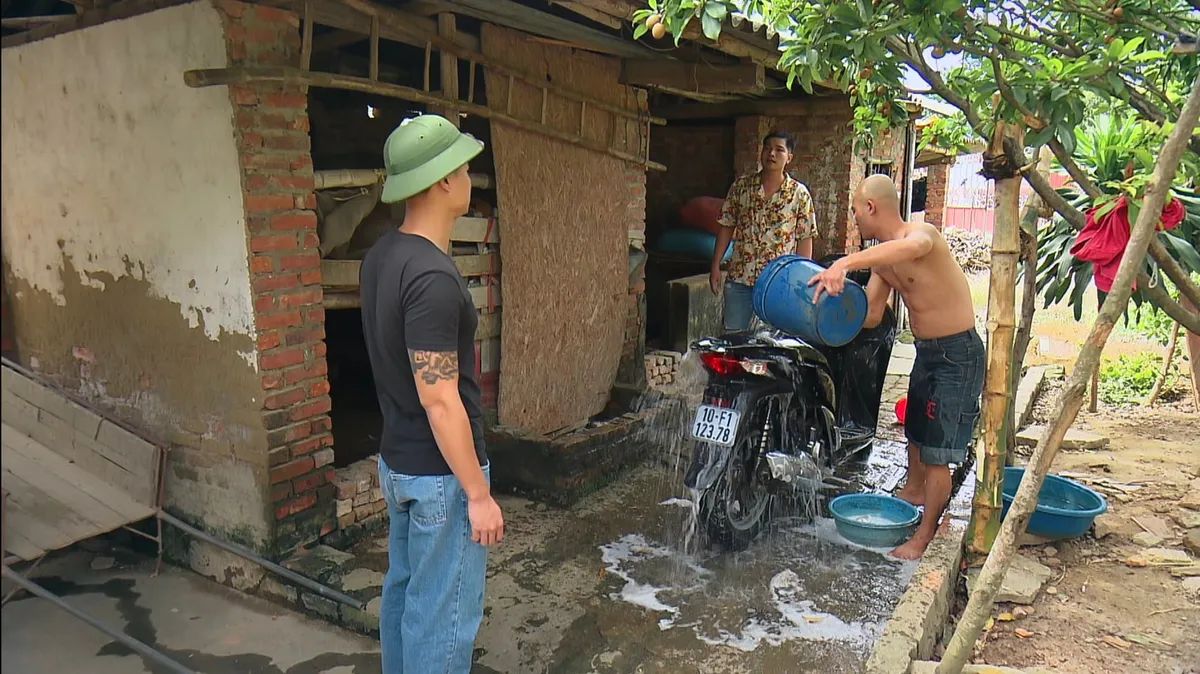 Phố trong làng - Tập 18: Hiếu bị dân làng nghi ăn cắp tiền ở từ đường họ Vũ - Ảnh 5.