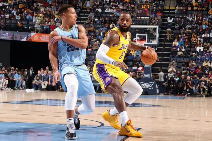 Sinh nhật tuổi 37 không trọn vẹn của Lebron James - Ảnh 1. Sinh nhật tuổi 37 không trọn vẹn của Lebron James - Ảnh 1.