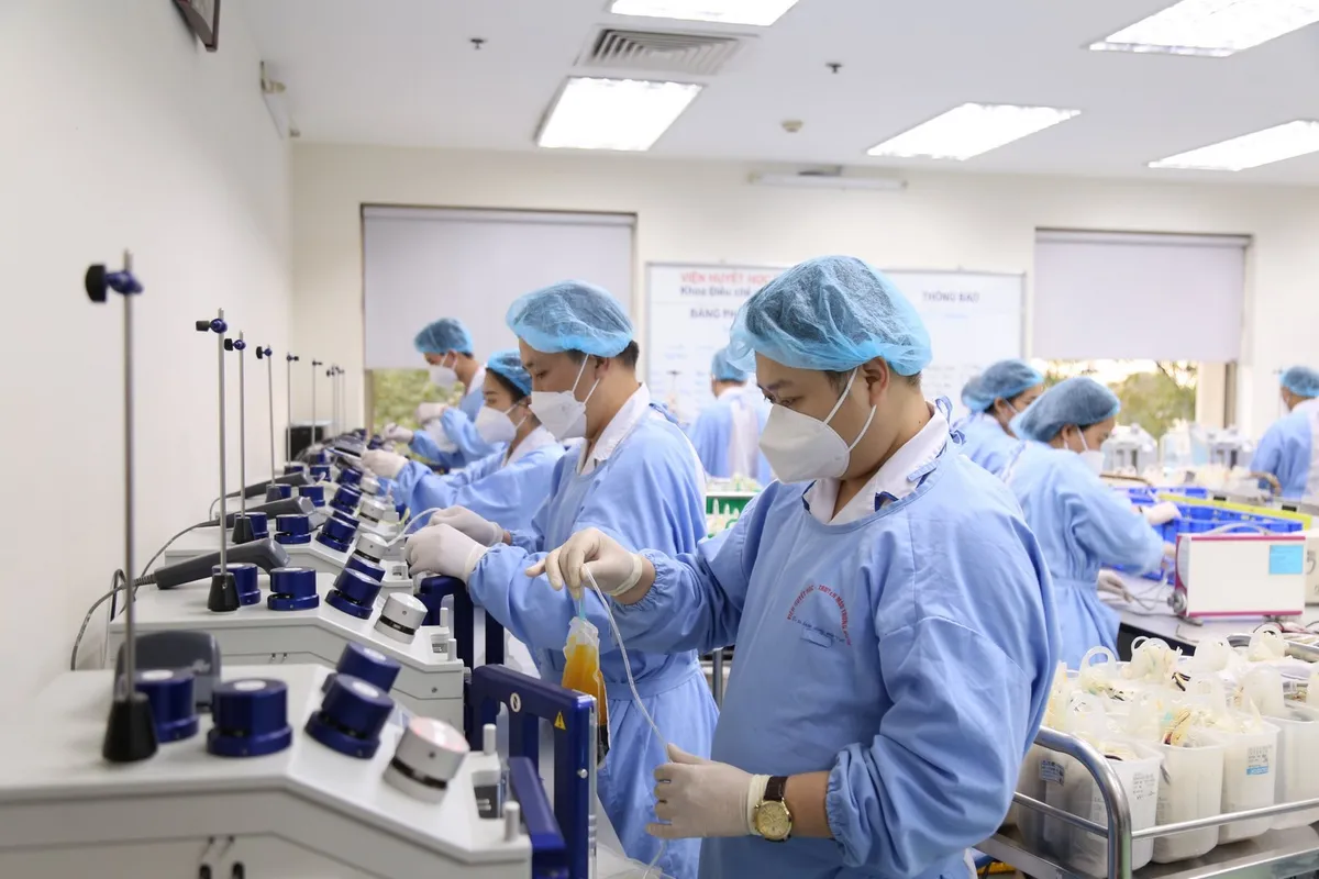 Sau 1 tuần kêu gọi, kho máu lớn nhất cả nước có thêm gần 14.000 đơn vị máu - Ảnh 1. Sau 1 tuần kêu gọi, kho máu lớn nhất cả nước có thêm gần 14.000 đơn vị máu - Ảnh 1.