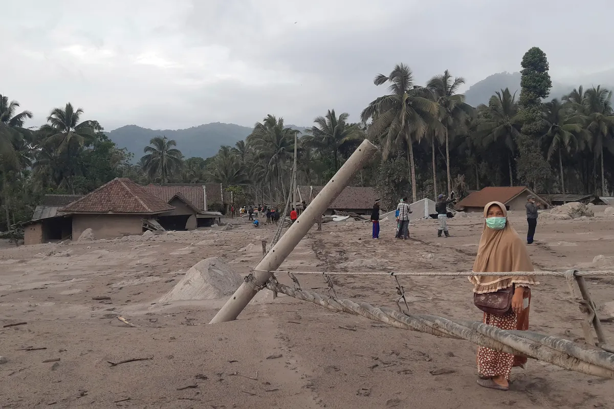 Số nạn nhân thiệt mạng do núi lửa Semeru phun trào ở Indonesia tăng lên 34 người - Ảnh 1.