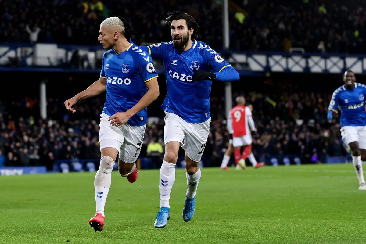 Everton ngược dòng thắng kịch tính Arsenal trên sân nhà - Ảnh 3. Everton ngược dòng thắng kịch tính Arsenal trên sân nhà - Ảnh 3.