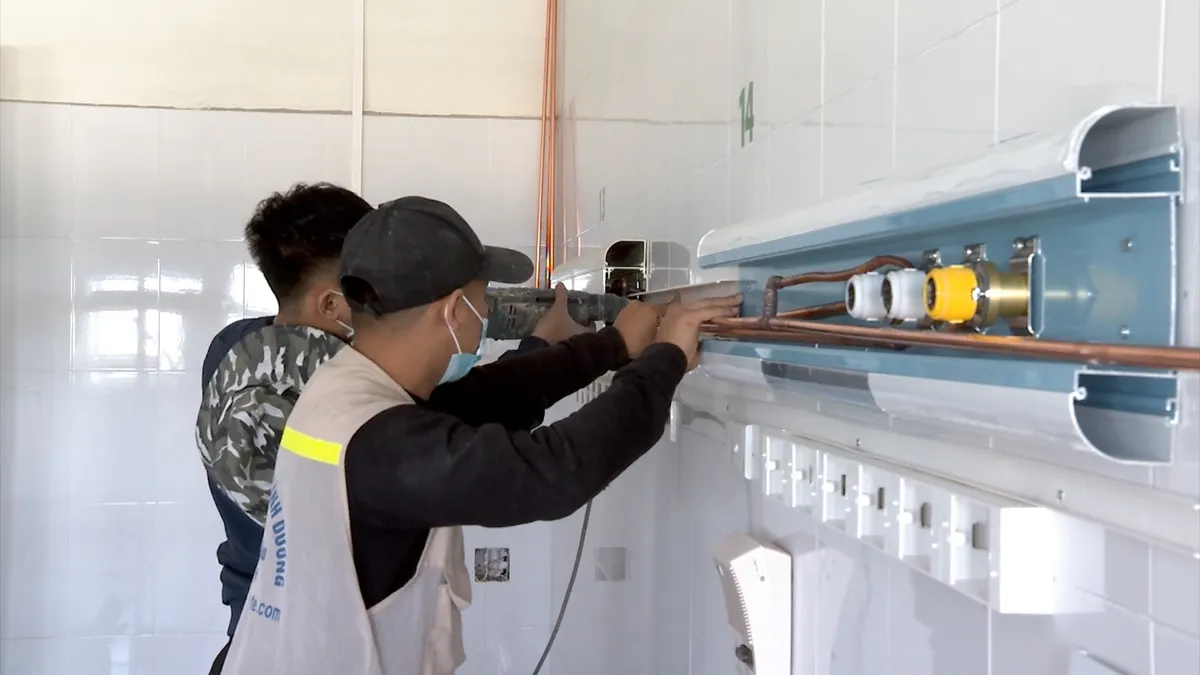 Bệnh viện Bệnh nhiệt đới Trung ương chuyển đổi công năng 500 giường bệnh - Ảnh 1.