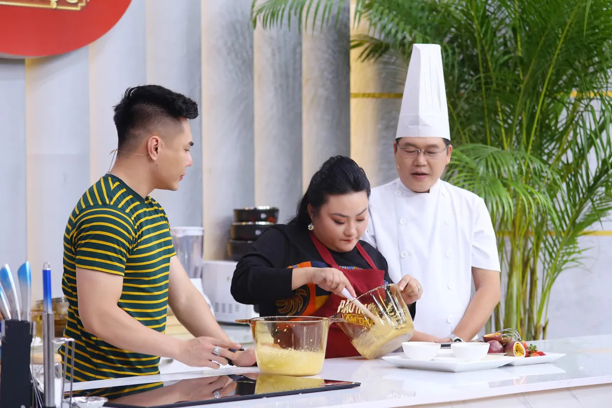 “Thánh cải lương” Phạm Huyền Trâm liếc xéo vì bị Lê Dương Bảo Lâm chê “mặt ác” - Ảnh 2.