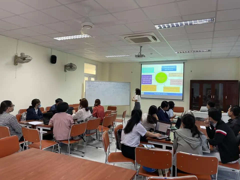 Sinh viên trường Đại học Y Dược TP Hồ Chí Minh tình nguyện tham gia phòng chống dịch COVID-19 - Ảnh 2.