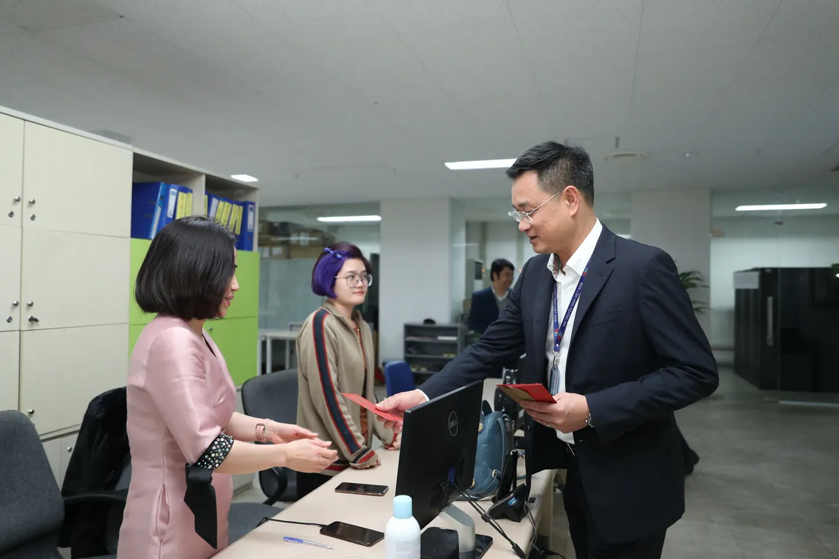 Lãnh đạo Đài THVN thăm và chúc Tết các đơn vị trong đêm Giao thừa - Ảnh 2. Lãnh đạo Đài THVN thăm và chúc Tết các đơn vị trong đêm Giao thừa - Ảnh 2.