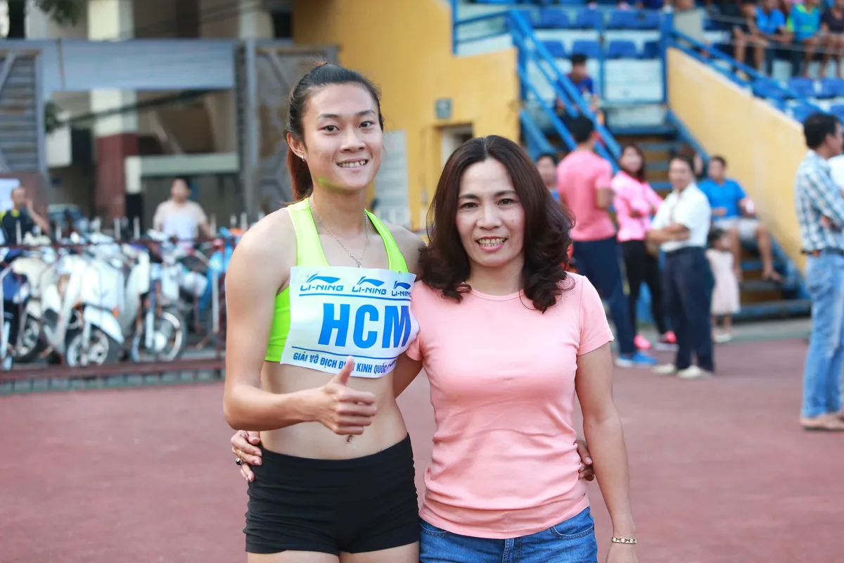 2 cô trò cùng tuổi Sửu của điền kinh Việt Nam - Ảnh 1.