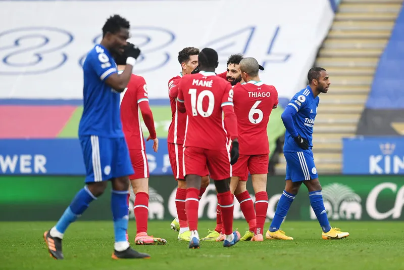 Alisson lại sai lầm, Liverpool thua ngược thất vọng trên sân Leicester City - Ảnh 1. Alisson lại sai lầm, Liverpool thua ngược thất vọng trên sân Leicester City - Ảnh 1.