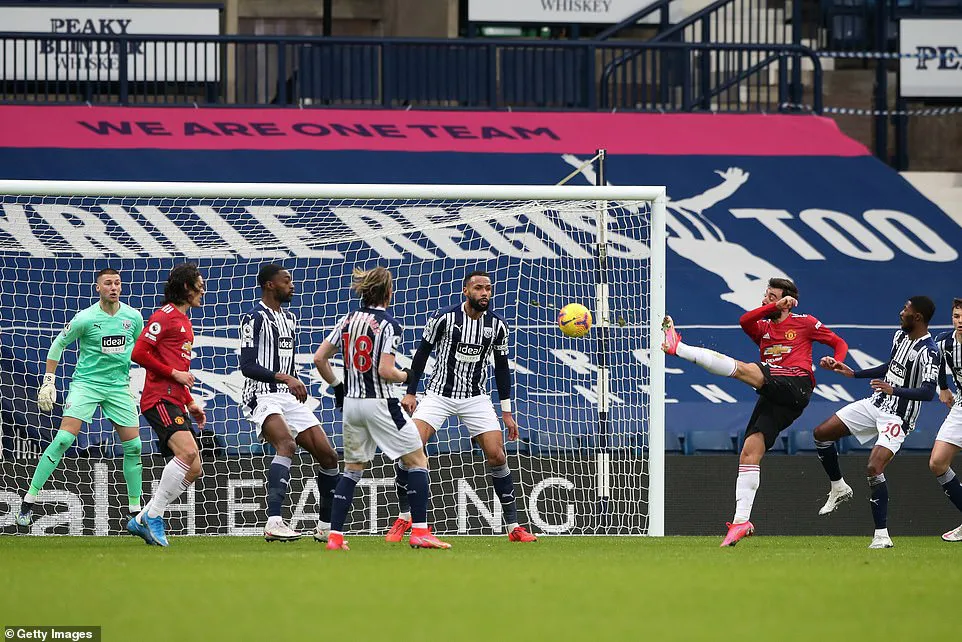West Brom 1-1 Manchester United: Quỷ Đỏ gi&agrave;nh lại ng&ocirc;i nh&igrave; bảng - Ảnh 2.