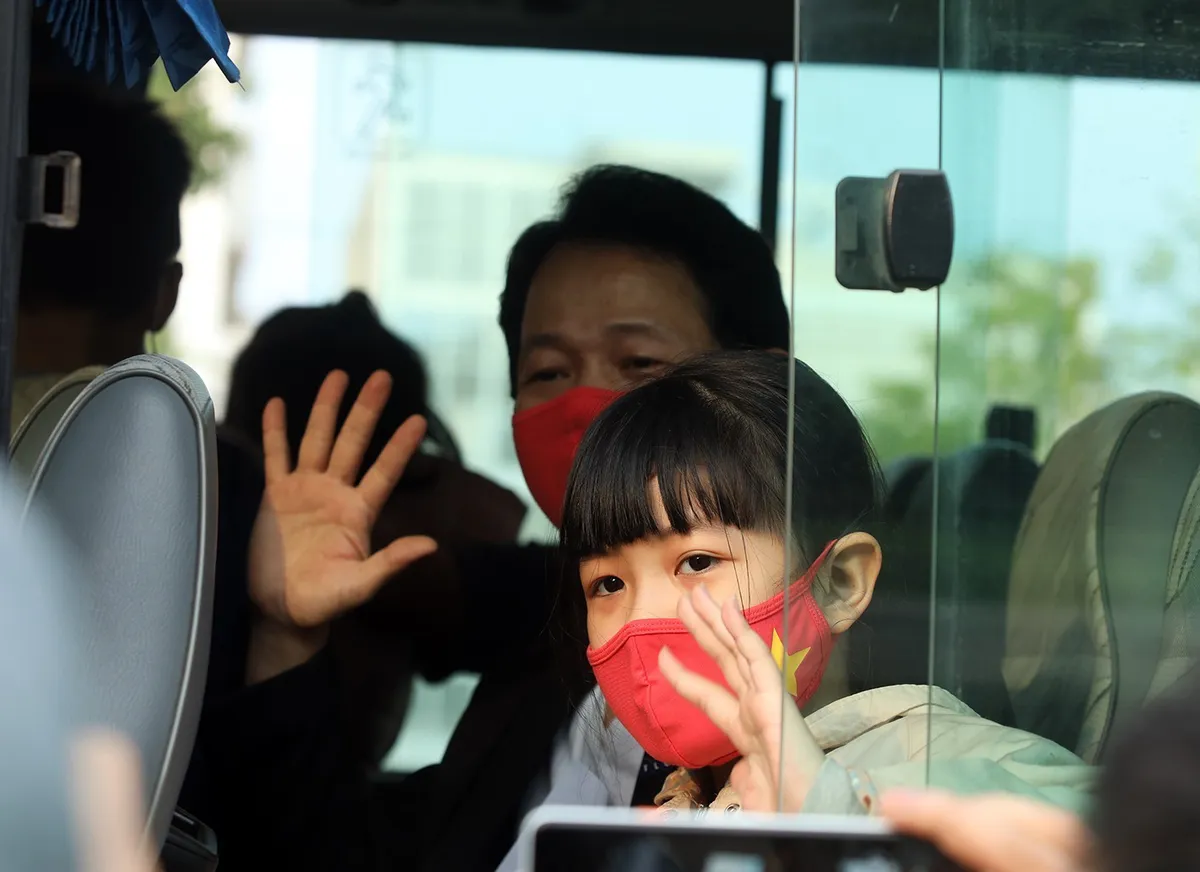 Sáng mùng 3 Tết: Thầy trò Trường Tiểu học Xuân Phương được về nhà đón Tết - Ảnh 8.