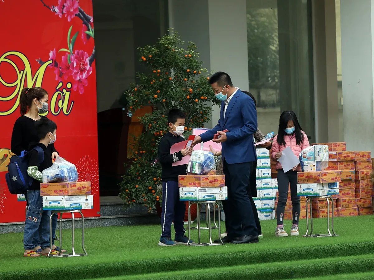 Sáng mùng 3 Tết: Thầy trò Trường Tiểu học Xuân Phương được về nhà đón Tết - Ảnh 3.