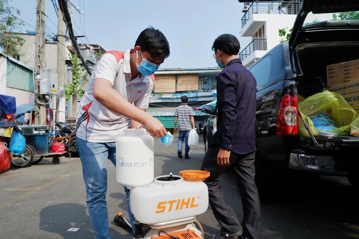 TP. Hồ Chí Minh: Gỡ lệnh phong tỏa hẻm 245 Nguyễn Trãi, phường Nguyễn Cư Trinh, quận 1 - Ảnh 2.