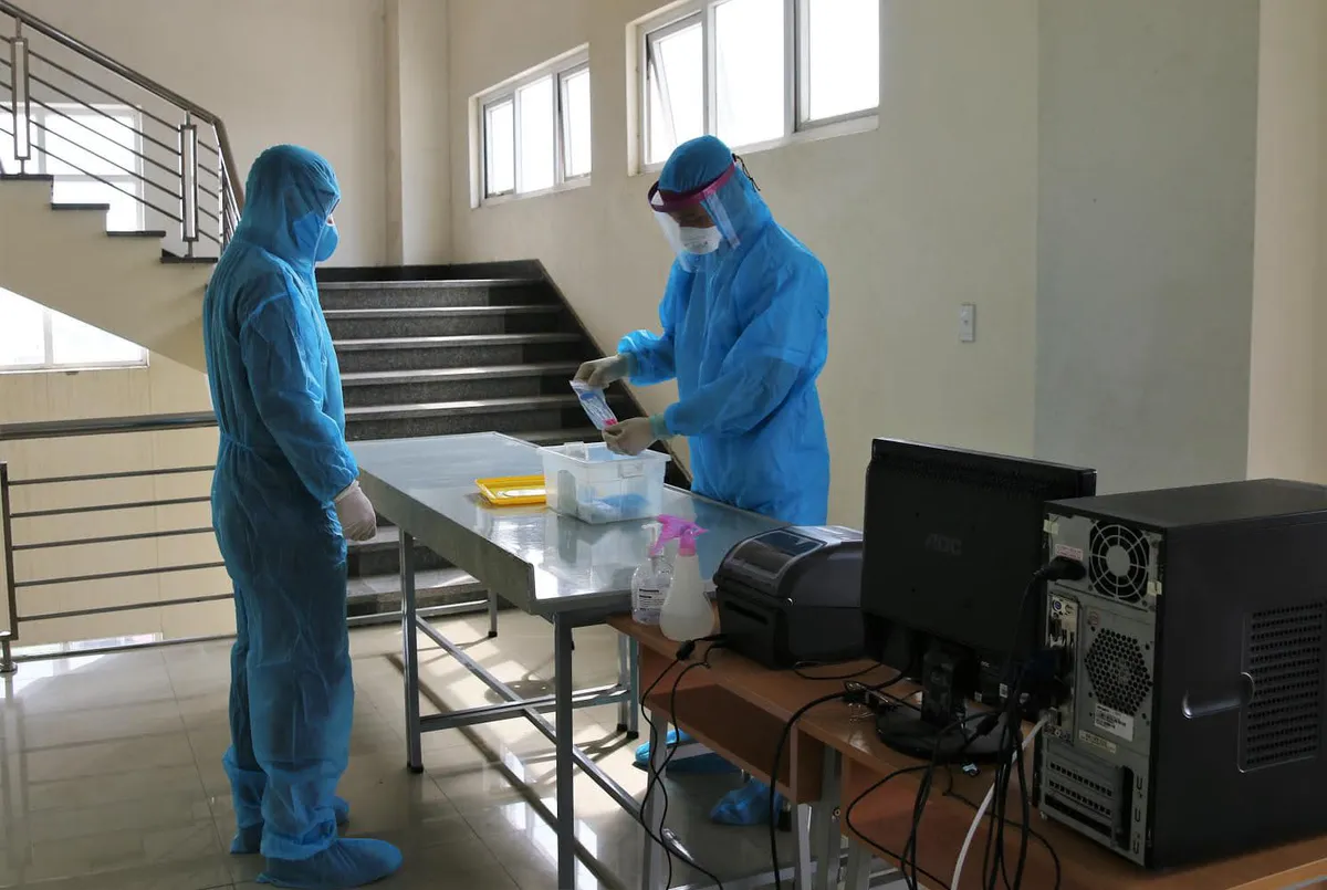 Tăng 4 lần công suất xét nghiệm tại Bệnh viện Dã chiến số 2 Hải Dương - Ảnh 1.