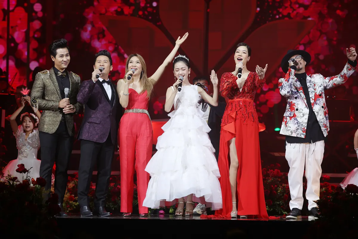 Hà Lê: We are the family là lời cảm ơn dành tặng Việt Nam - Ảnh 2. Hà Lê: We are the family là lời cảm ơn dành tặng Việt Nam - Ảnh 2.