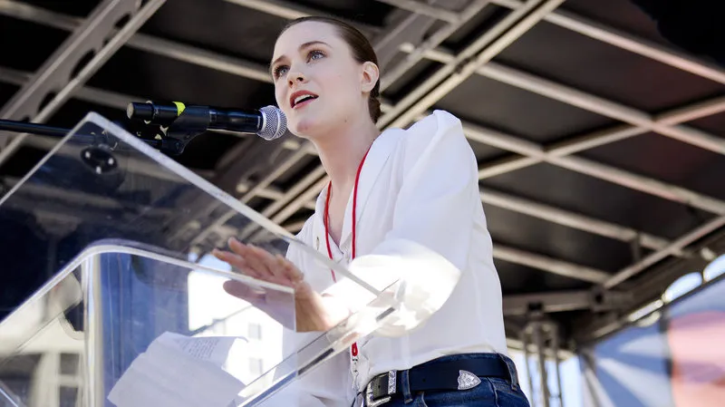 Rocker huyền thoại Marilyn Manson bị tình cũ tố bạo hành và lạm dụng - Ảnh 1. Rocker huyền thoại Marilyn Manson bị tình cũ tố bạo hành và lạm dụng - Ảnh 1.