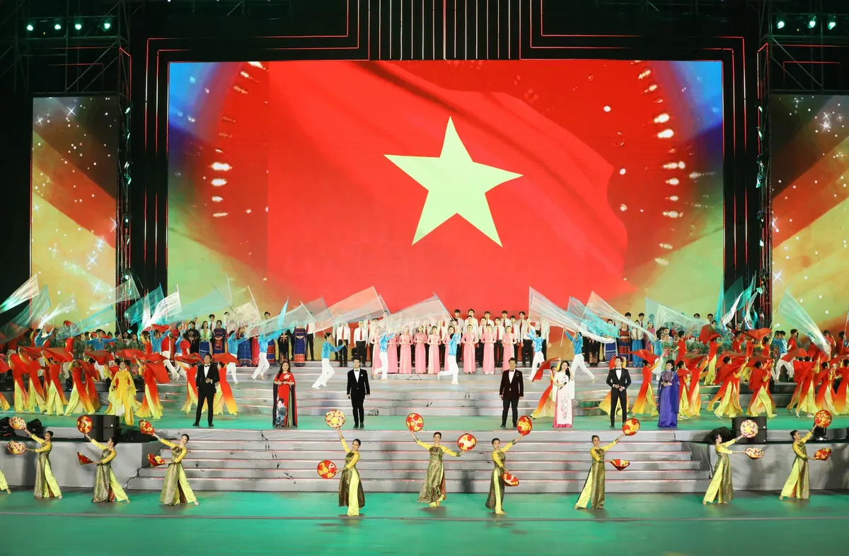 Rực rỡ chương trình nghệ thuật “Khát vọng - Tỏa sáng” chào mừng thành công Đại hội XIII của Đảng - Ảnh 5.