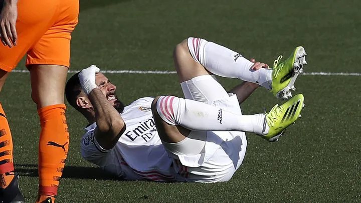 Benzema chấn thương nặng hơn dự kiến, Zidane không muốn mạo hiểm - Ảnh 1. Benzema chấn thương nặng hơn dự kiến, Zidane không muốn mạo hiểm - Ảnh 1.