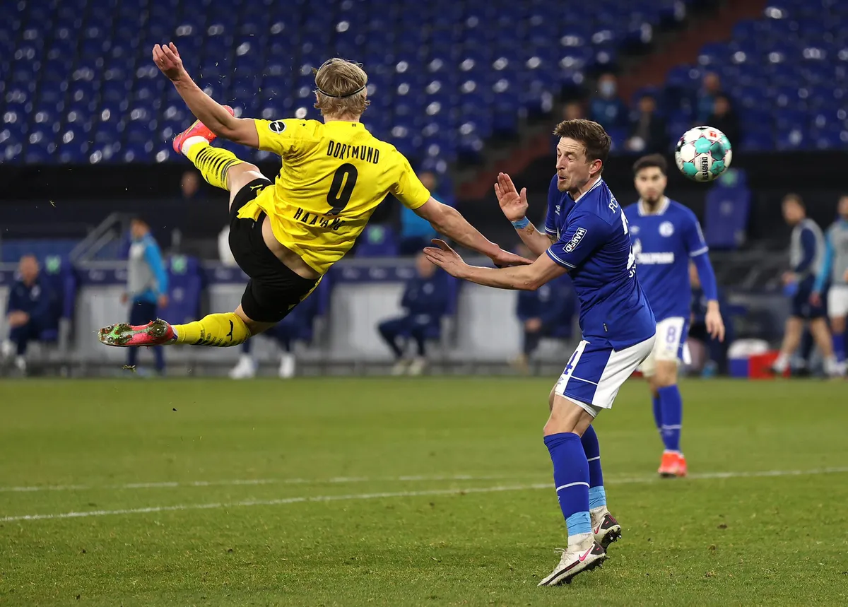 Schalke 0-4 Dortmund: Erling Haaland tiếp tục đặt dấu ấn - Ảnh 1. Schalke 0-4 Dortmund: Erling Haaland tiếp tục đặt dấu ấn - Ảnh 1.