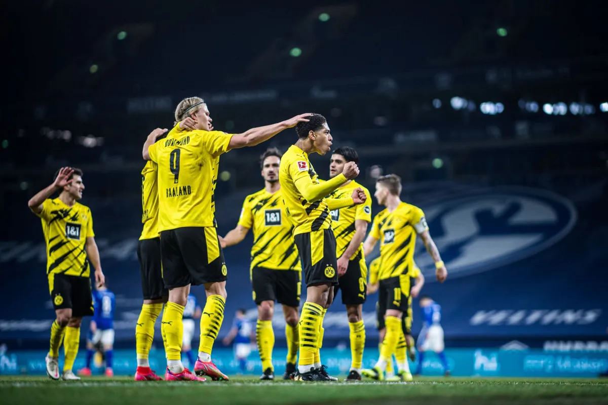 Schalke 0-4 Dortmund: Erling Haaland tiếp tục đặt dấu ấn - Ảnh 2. Schalke 0-4 Dortmund: Erling Haaland tiếp tục đặt dấu ấn - Ảnh 2.