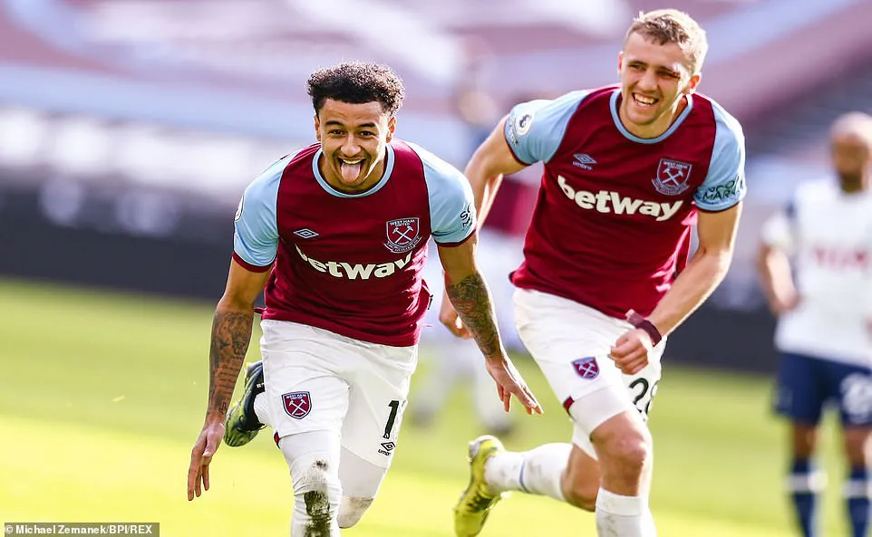 West Ham 2-1 Tottenham: Lingard tỏa sáng, Moyes lần đầu thắng Mourinho - Ảnh 4. West Ham 2-1 Tottenham: Lingard tỏa sáng, Moyes lần đầu thắng Mourinho - Ảnh 4.