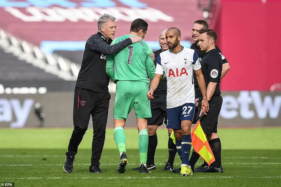 West Ham 2-1 Tottenham: Lingard tỏa sáng, Moyes lần đầu thắng Mourinho - Ảnh 6. West Ham 2-1 Tottenham: Lingard tỏa sáng, Moyes lần đầu thắng Mourinho - Ảnh 6.