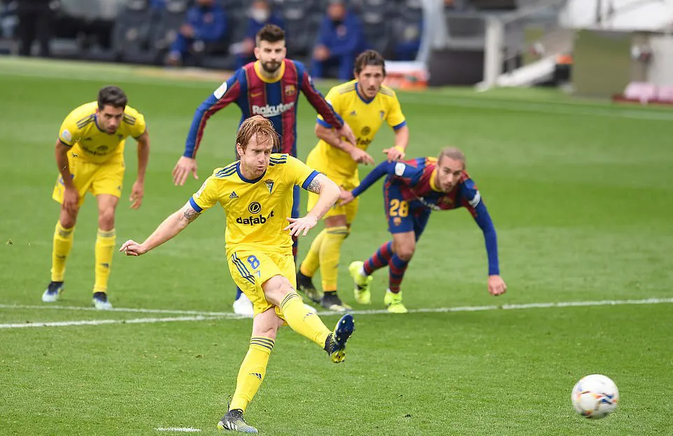 Barcelona 1-1 Cadiz: Barca mất điểm phút cuối - Ảnh 3. Barcelona 1-1 Cadiz: Barca mất điểm phút cuối - Ảnh 3.