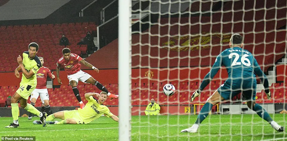 Manchester United 3-1 Newcastle: Quỷ đỏ đ&ograve;i lại vị tr&iacute; thứ 2 - Ảnh 2.