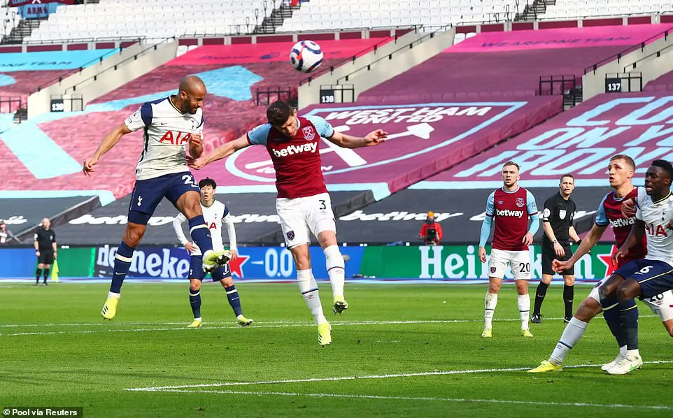 West Ham 2-1 Tottenham: Lingard tỏa sáng, Moyes lần đầu thắng Mourinho - Ảnh 5. West Ham 2-1 Tottenham: Lingard tỏa sáng, Moyes lần đầu thắng Mourinho - Ảnh 5.