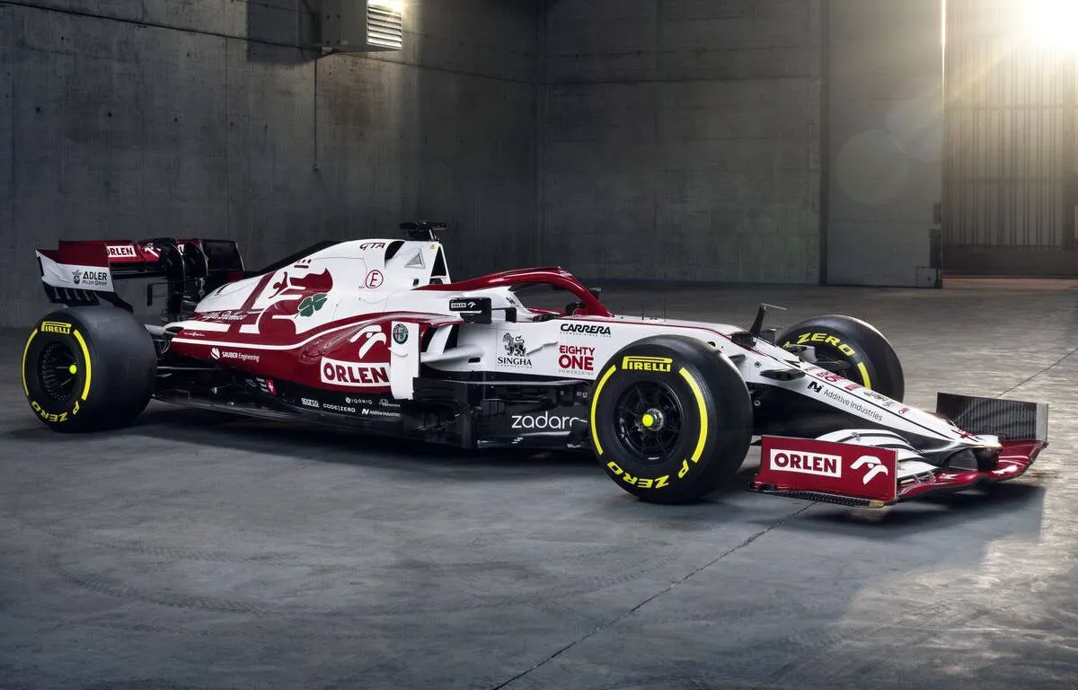 F1: Alfa Romeo ra mắt mẫu xe mới, Esteban Ocon hoàn tất thử xe cho Alpine - Ảnh 1. F1: Alfa Romeo ra mắt mẫu xe mới, Esteban Ocon hoàn tất thử xe cho Alpine - Ảnh 1.