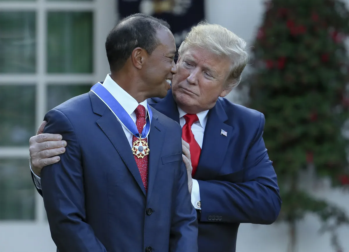 Cựu tổng thống Mỹ Trump v&agrave; Obama gửi lời ch&uacute;c Tiger Woods sau tai nạn kinh ho&agrave;ng - Ảnh 3.