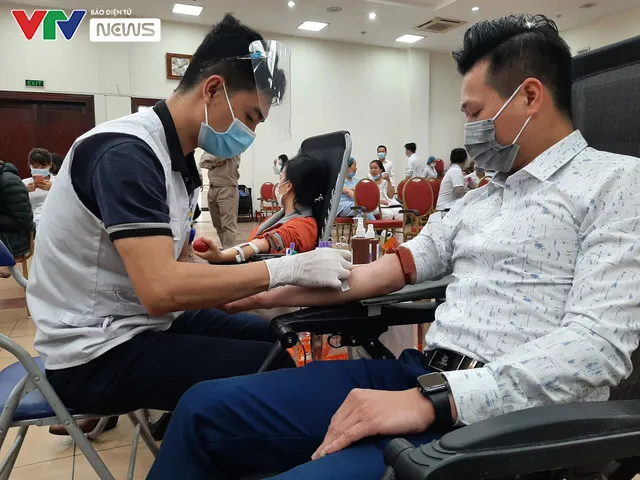 Nhân viên y tế hiến máu vì sức khỏe bà mẹ và trẻ sơ sinh - Ảnh 5. Nhân viên y tế hiến máu vì sức khỏe bà mẹ và trẻ sơ sinh - Ảnh 5.