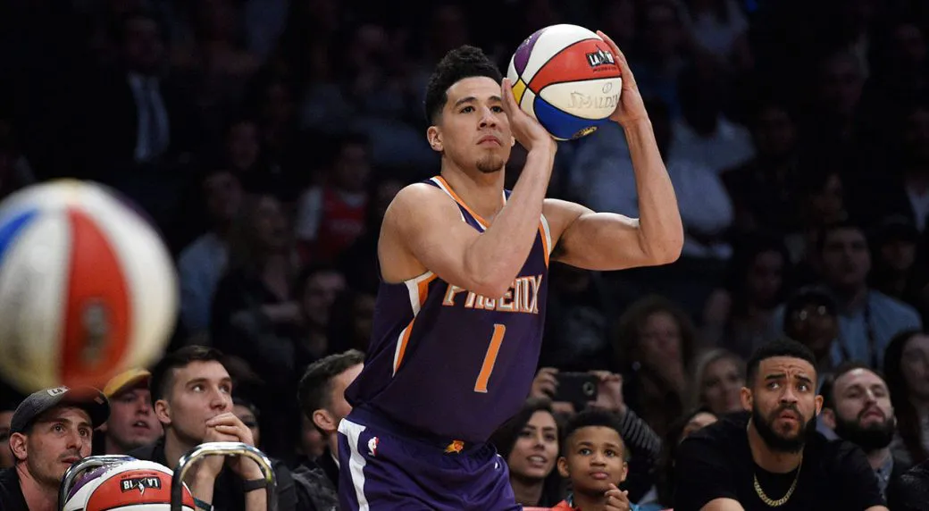 Devin Booker tiếp tục trở thành người đóng thế - Ảnh 1. Devin Booker tiếp tục trở thành người đóng thế - Ảnh 1.