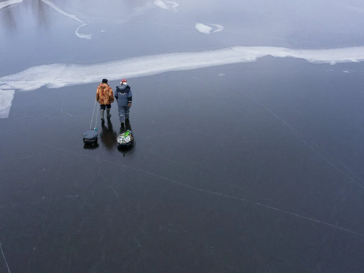4 người đi bộ thiệt mạng do bị thụt xuống hồ băng ở Thụy Điển - Ảnh 1.
