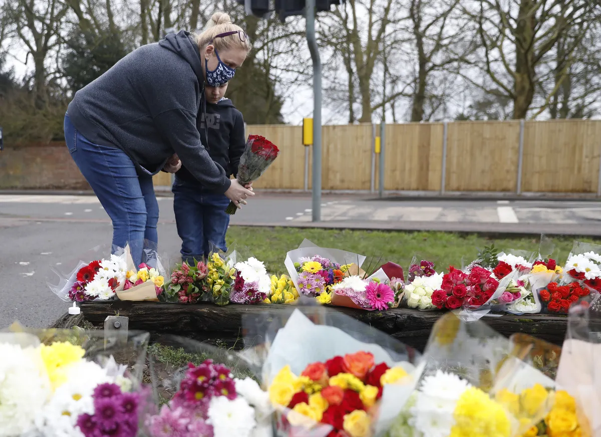 Hiệp sĩ Tom Moore qua đời ở tuổi 100 v&igrave; COVID-19 - Ảnh 3.