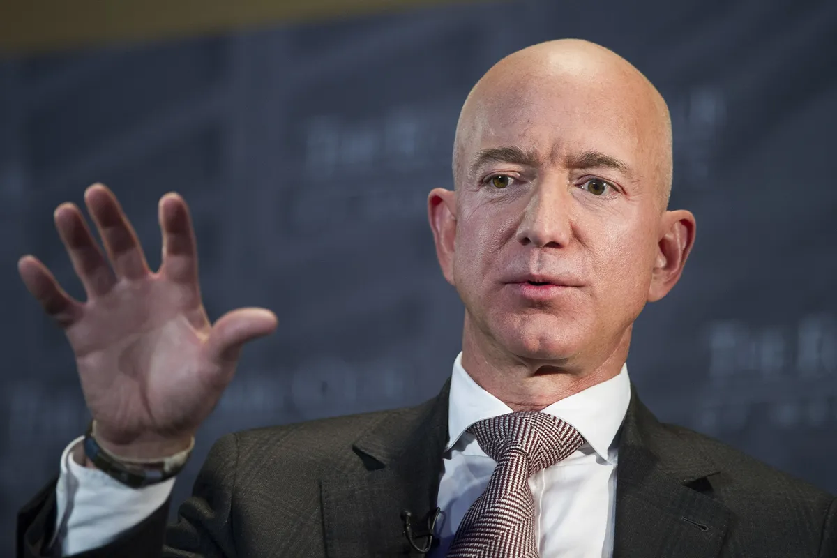 Jeff Bezos từ chức CEO tác động thế nào đến Amazon? - Ảnh 1.