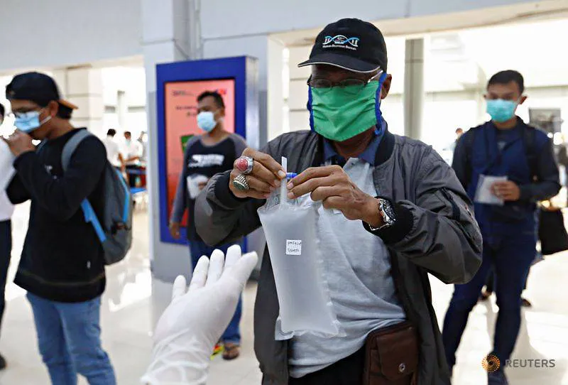 Indonesia phát hiện virus SARS-CoV-2 qua máy dò hơi thở tại các ga tàu - Ảnh 3. Indonesia phát hiện virus SARS-CoV-2 qua máy dò hơi thở tại các ga tàu - Ảnh 3.