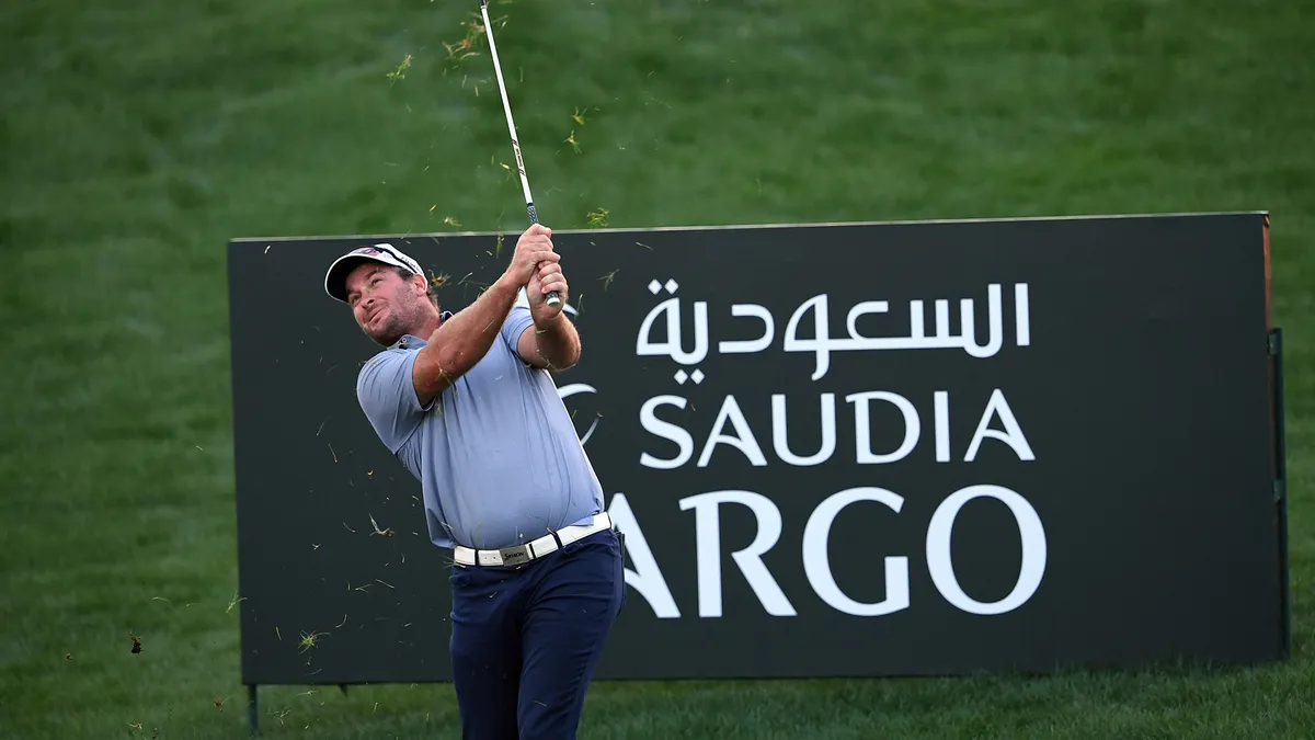 V&ograve;ng 2 giải golf Saudi International 2021: Ng&agrave;y thi đấu th&agrave;nh c&ocirc;ng của Ryan Fox - Ảnh 2.