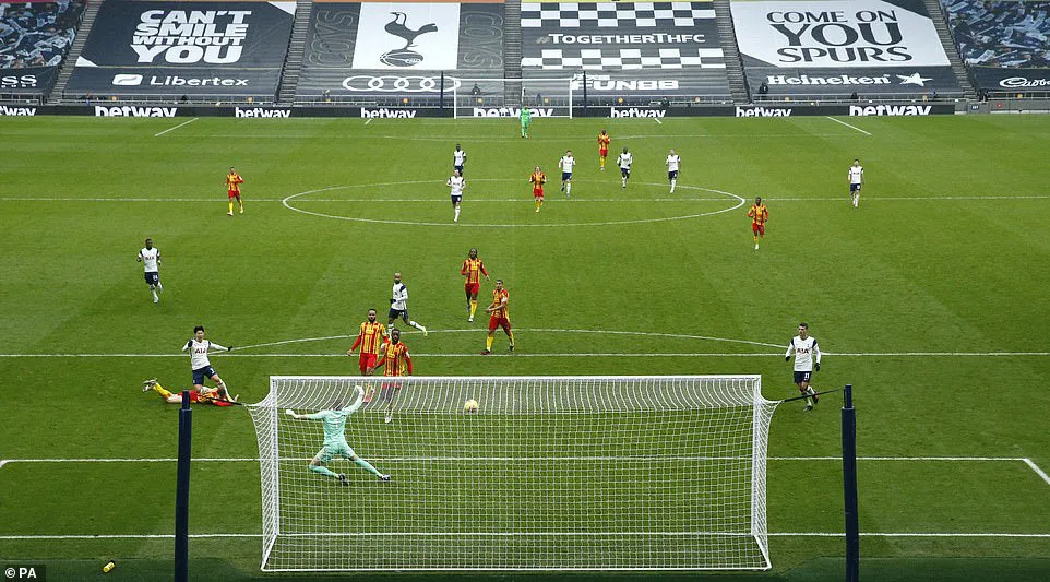 Tottenham 2-0 West Brom: Harry Kane ghi dấu ấn ngày trở lại - Ảnh 2. Tottenham 2-0 West Brom: Harry Kane ghi dấu ấn ngày trở lại - Ảnh 2.