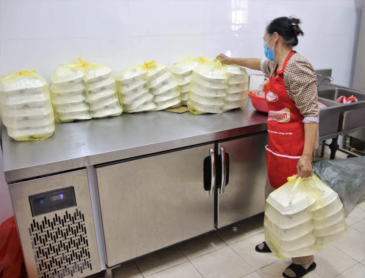Những cô nuôi ở Bệnh viện dã chiến số 2 - Ảnh 6. Những cô nuôi ở Bệnh viện dã chiến số 2 - Ảnh 6.