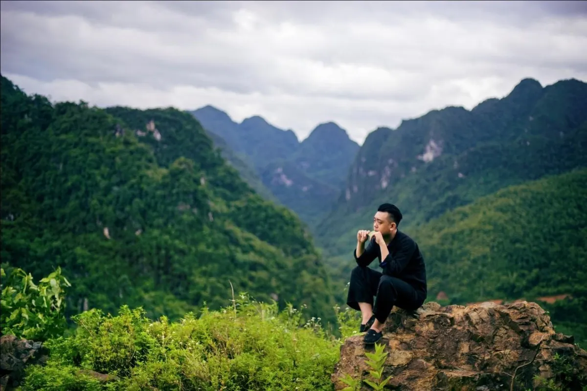 Trương Việt Thái và chàng ca sĩ mê thả hồn vào ca khúc - Ảnh 2. Trương Việt Thái và chàng ca sĩ mê thả hồn vào ca khúc - Ảnh 2.