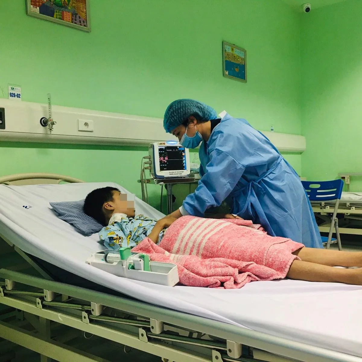 Ca ghép thận đầu tiên cho trẻ bị suy thận giai đoạn cuối do đột biến gen WT1 - Ảnh 2.