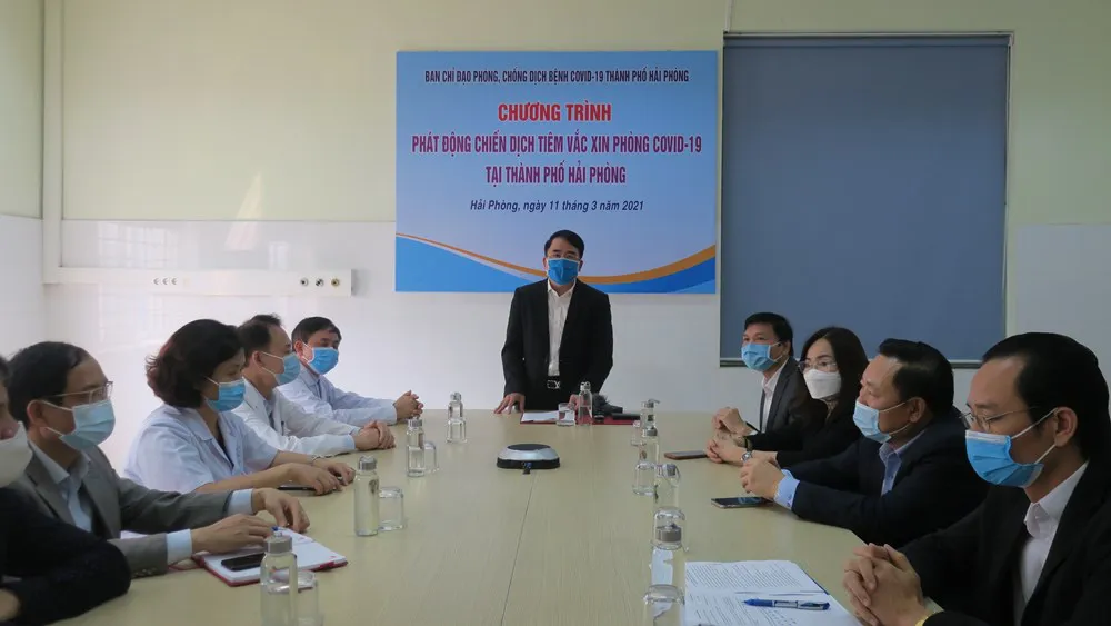 Hải Phòng triển khai tiêm vaccine phòng COVID-19 mũi đầu tiên - Ảnh 1.