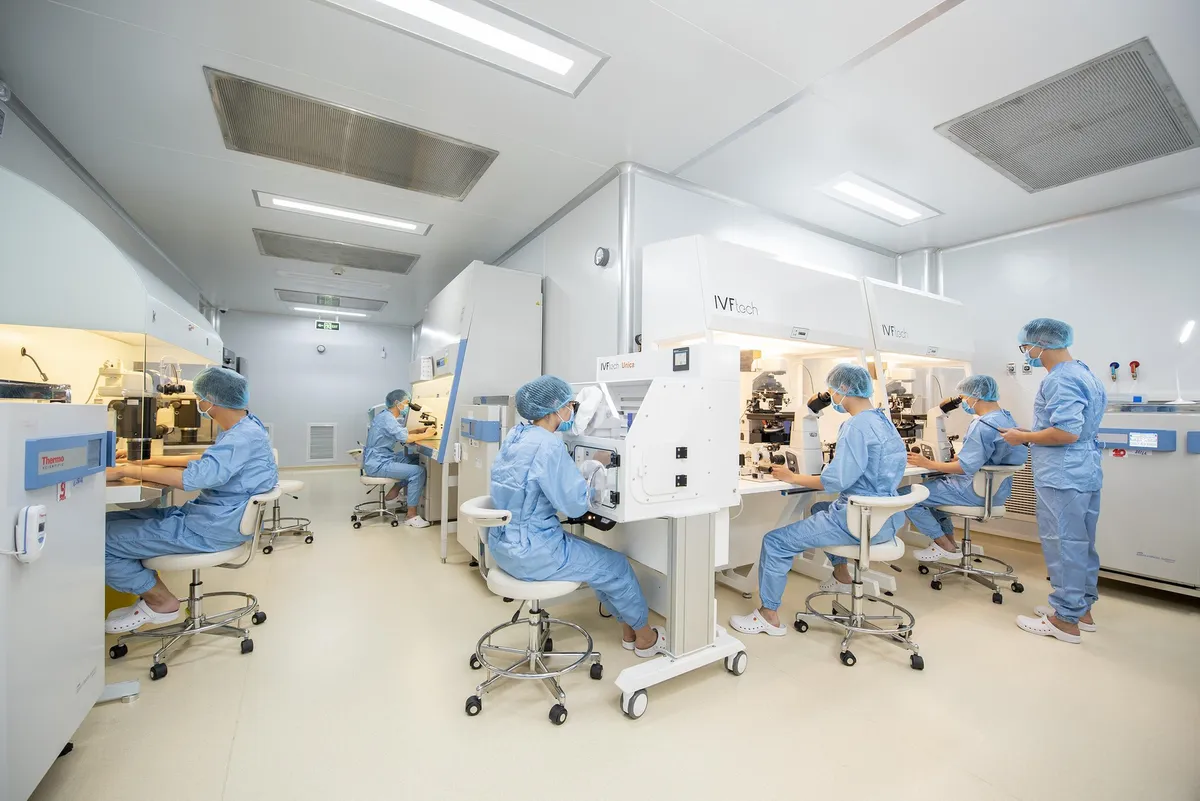 Giải đáp thắc mắc về bệnh lý vô sinh hiếm muộn và Kỹ thuật mới tăng tỷ lệ IVF thành công - Ảnh 4. Giải đáp thắc mắc về bệnh lý vô sinh hiếm muộn và Kỹ thuật mới tăng tỷ lệ IVF thành công - Ảnh 4.