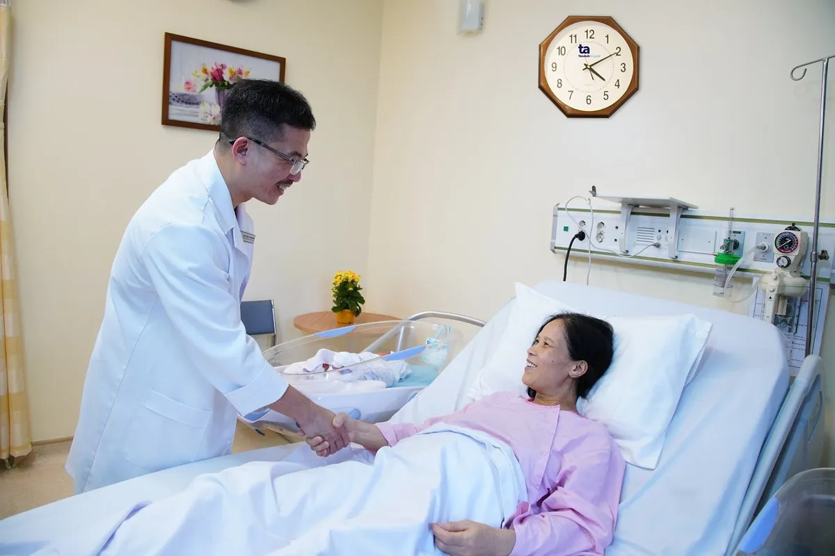 Giải đáp thắc mắc về bệnh lý vô sinh hiếm muộn và Kỹ thuật mới tăng tỷ lệ IVF thành công - Ảnh 5. Giải đáp thắc mắc về bệnh lý vô sinh hiếm muộn và Kỹ thuật mới tăng tỷ lệ IVF thành công - Ảnh 5.