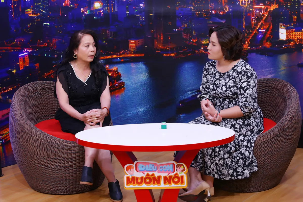 Người mẹ nhớ lại khoảnh khắc đau l&ograve;ng khi chở con g&aacute;i nhỏ đi bắt ghen chồng - Ảnh 2.