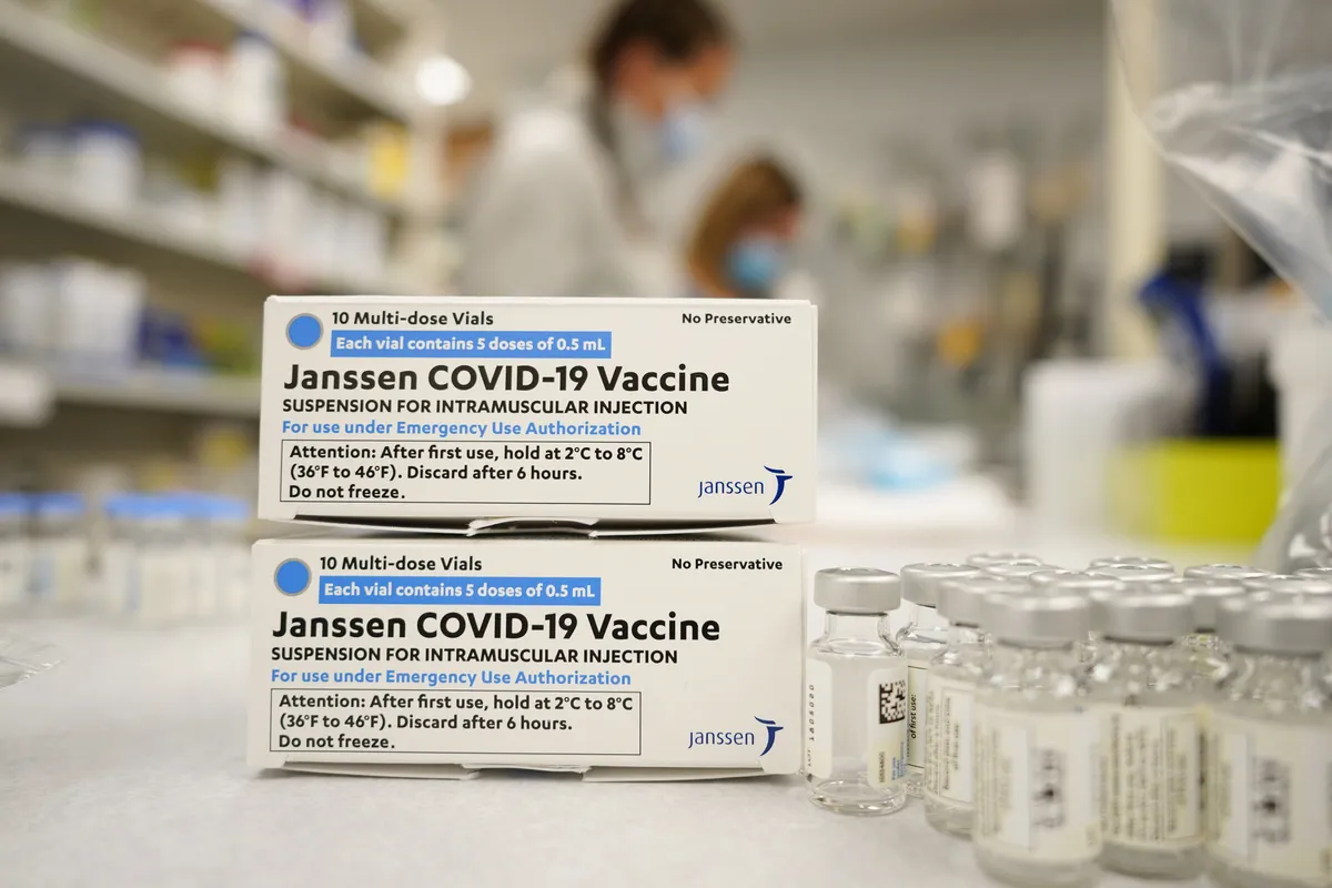 EU cấp phép sử dụng vaccine ngừa COVID-19 của Johnson & Johnson - Ảnh 1.