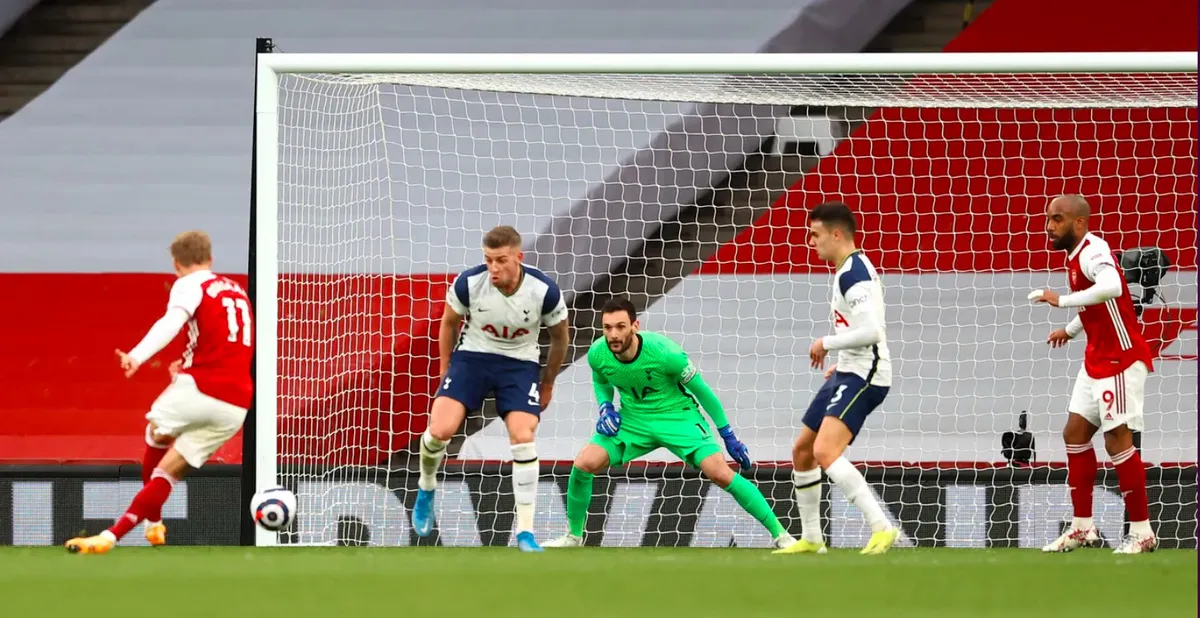 Arsenal 2-1 Tottenham: Lamela lập siêu phẩm, Pháo thủ vẫn ngược dòng ngoạn mục - Ảnh 4. Arsenal 2-1 Tottenham: Lamela lập siêu phẩm, Pháo thủ vẫn ngược dòng ngoạn mục - Ảnh 4.