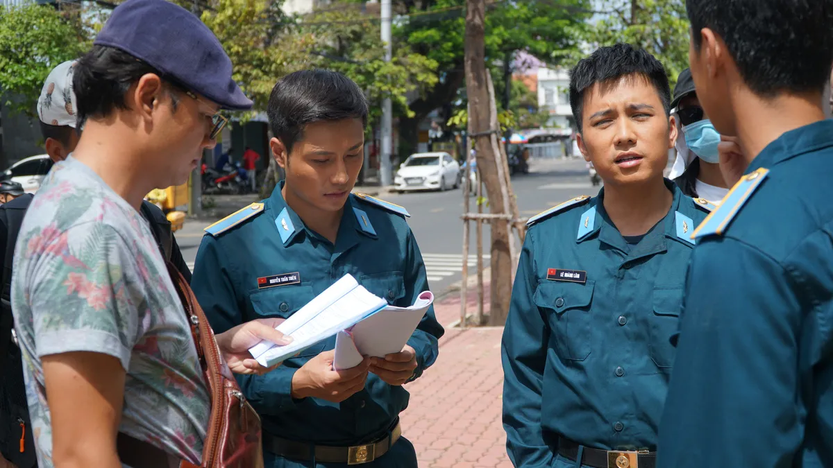 Những hình ảnh hậu trường lần đầu tiết lộ của Yêu hơn cả bầu trời - Ảnh 4.