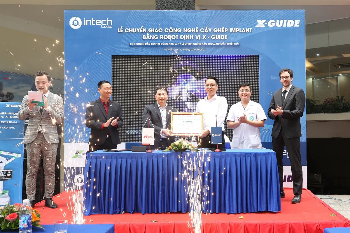 Đột phá công nghệ cấy ghép implant bằng robot định vị - X Guide: Bước tiến mới trong nền nha khoa Việt - Ảnh 2. Đột phá công nghệ cấy ghép implant bằng robot định vị - X Guide: Bước tiến mới trong nền nha khoa Việt - Ảnh 2.